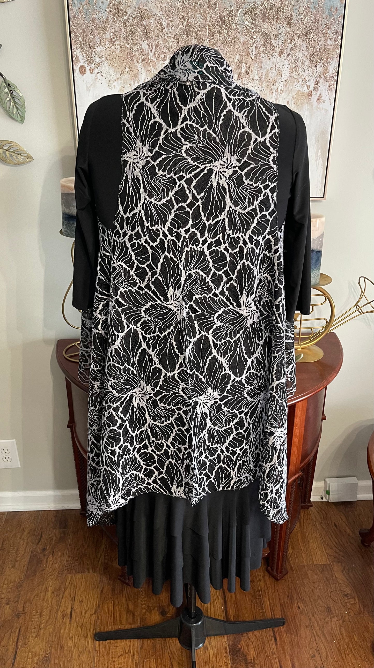 Black/White Lace Vest (S-2X)