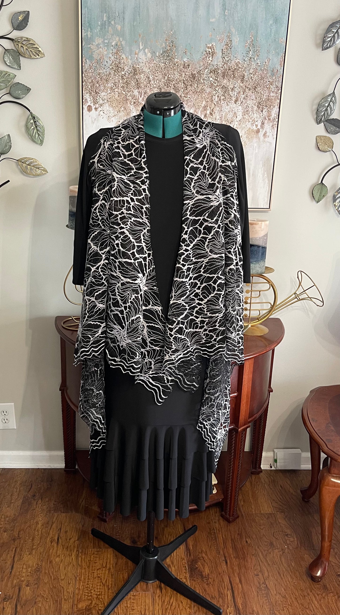 Black/White Lace Vest (S-2X)