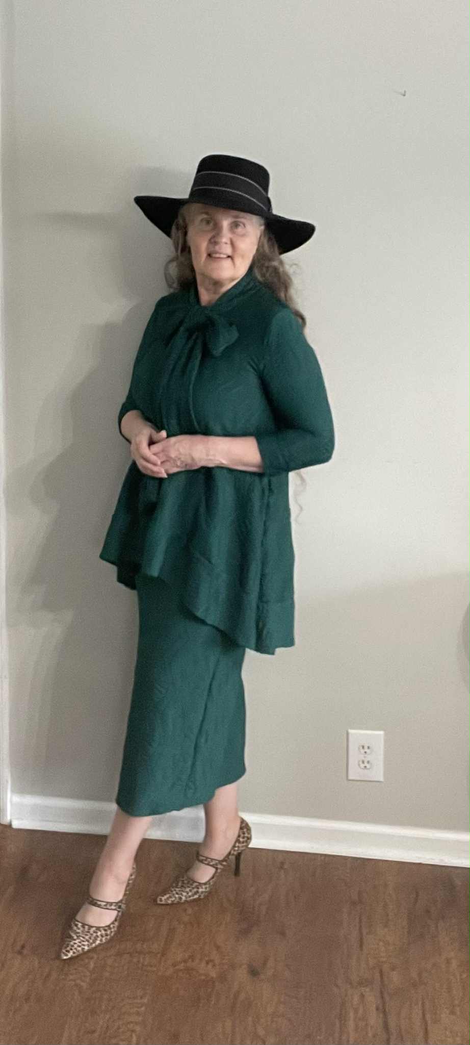 Hunter Green Textured Bow Top: S-3X  Arriving In Stock: 9/24