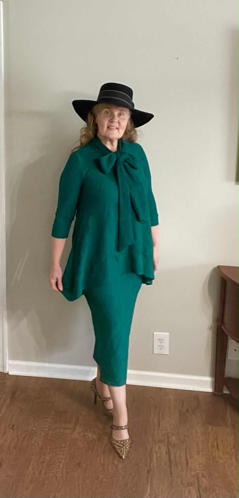Hunter Green Textured Bow Top: S-3X  Arriving In Stock: 9/24
